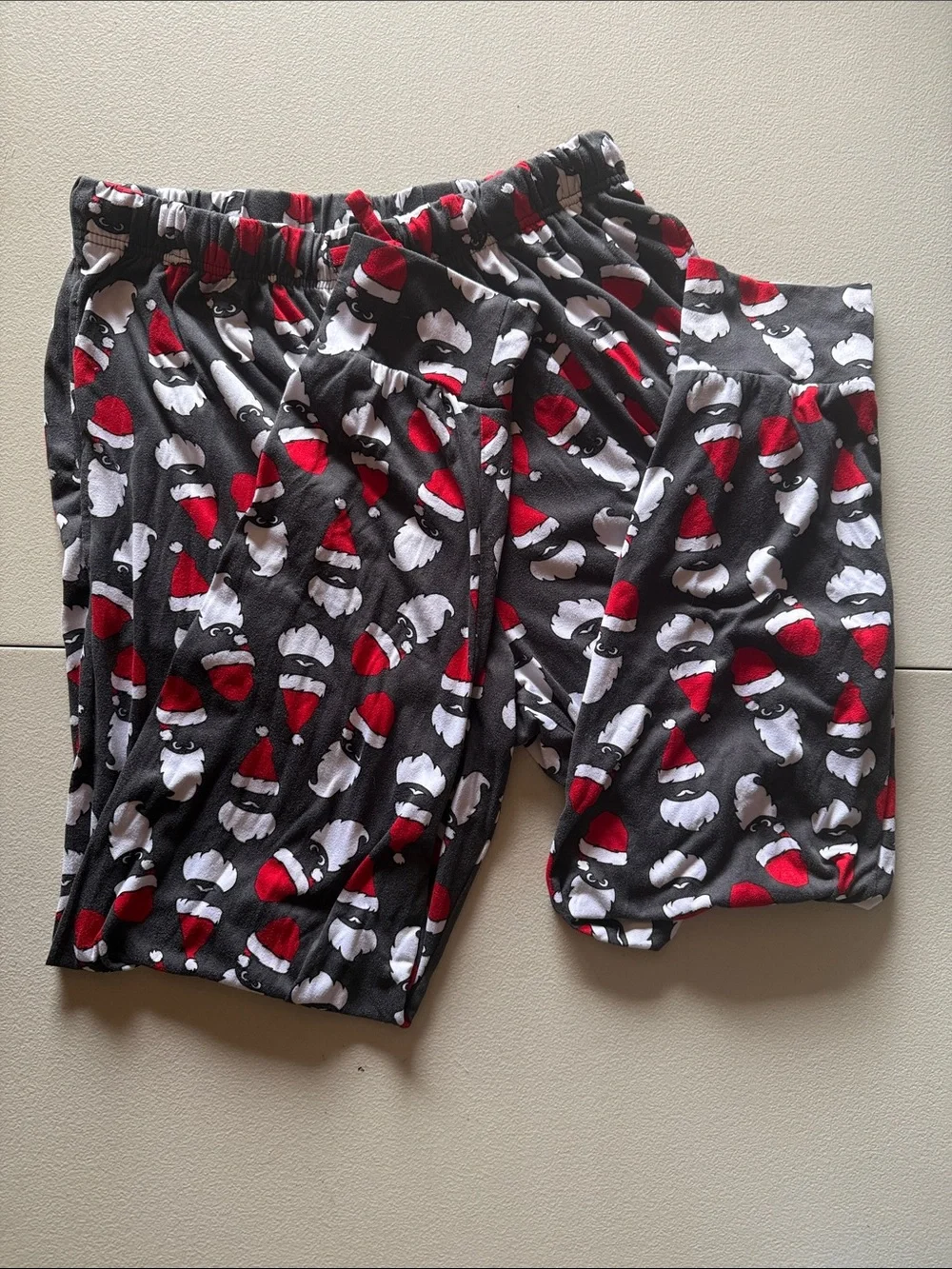 Santa's Treasures Men's Santa Print Lounge Shorts - Gray & Red size M